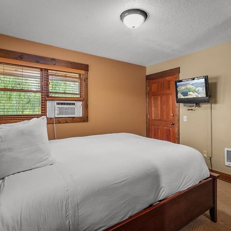 Duck Inn Lodge Уайтфиш Экстерьер фото