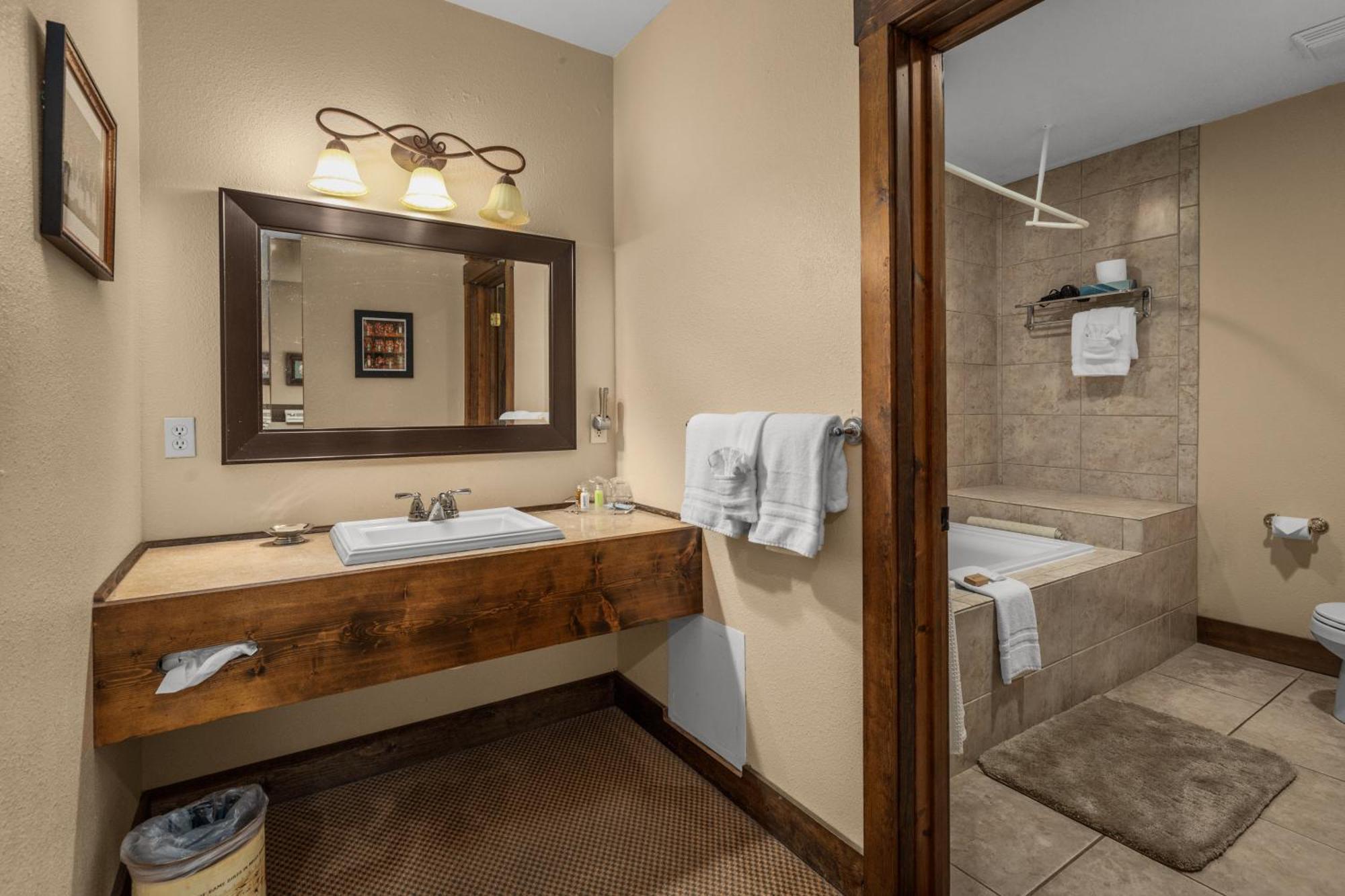 Duck Inn Lodge Уайтфиш Экстерьер фото