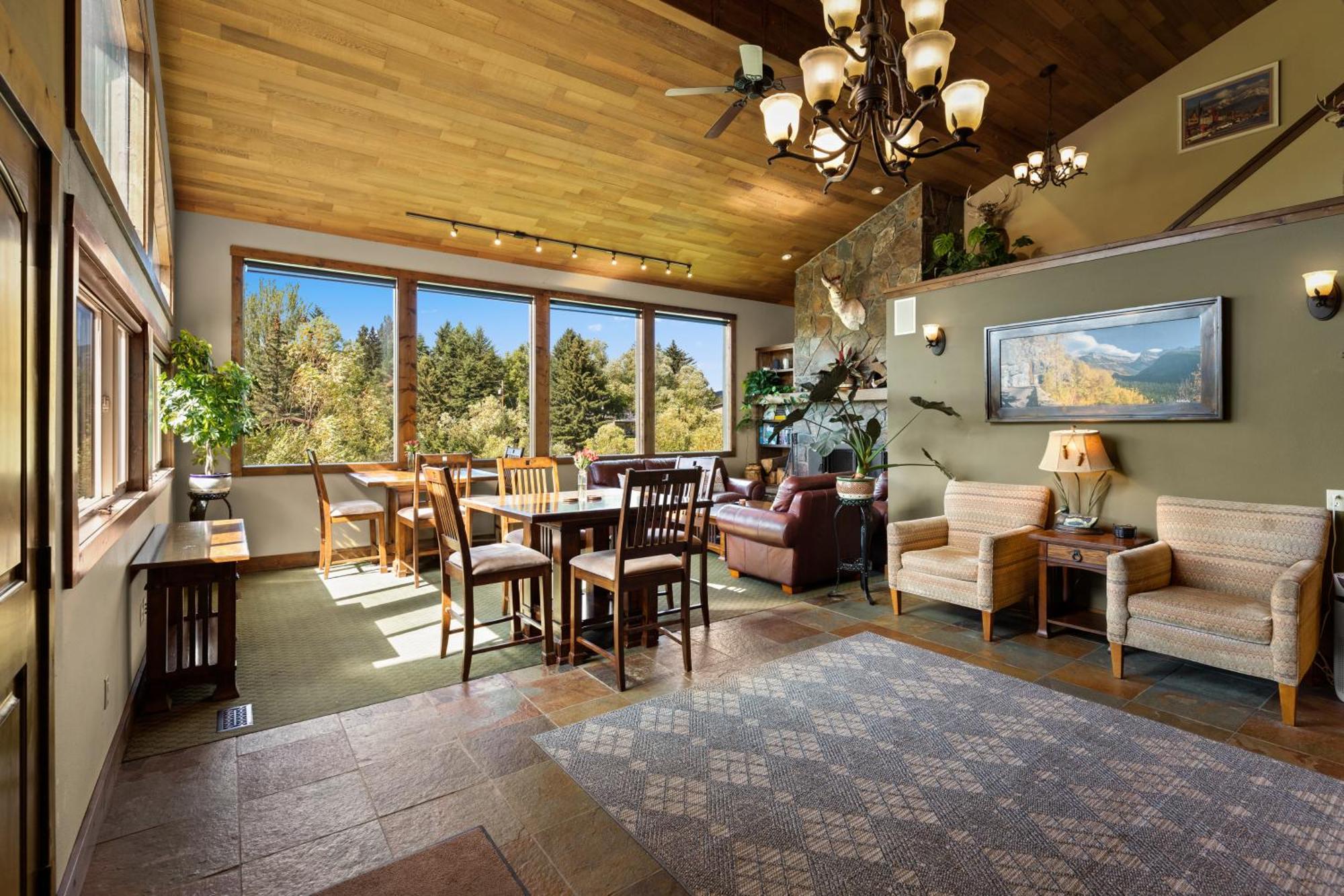 Duck Inn Lodge Уайтфиш Экстерьер фото