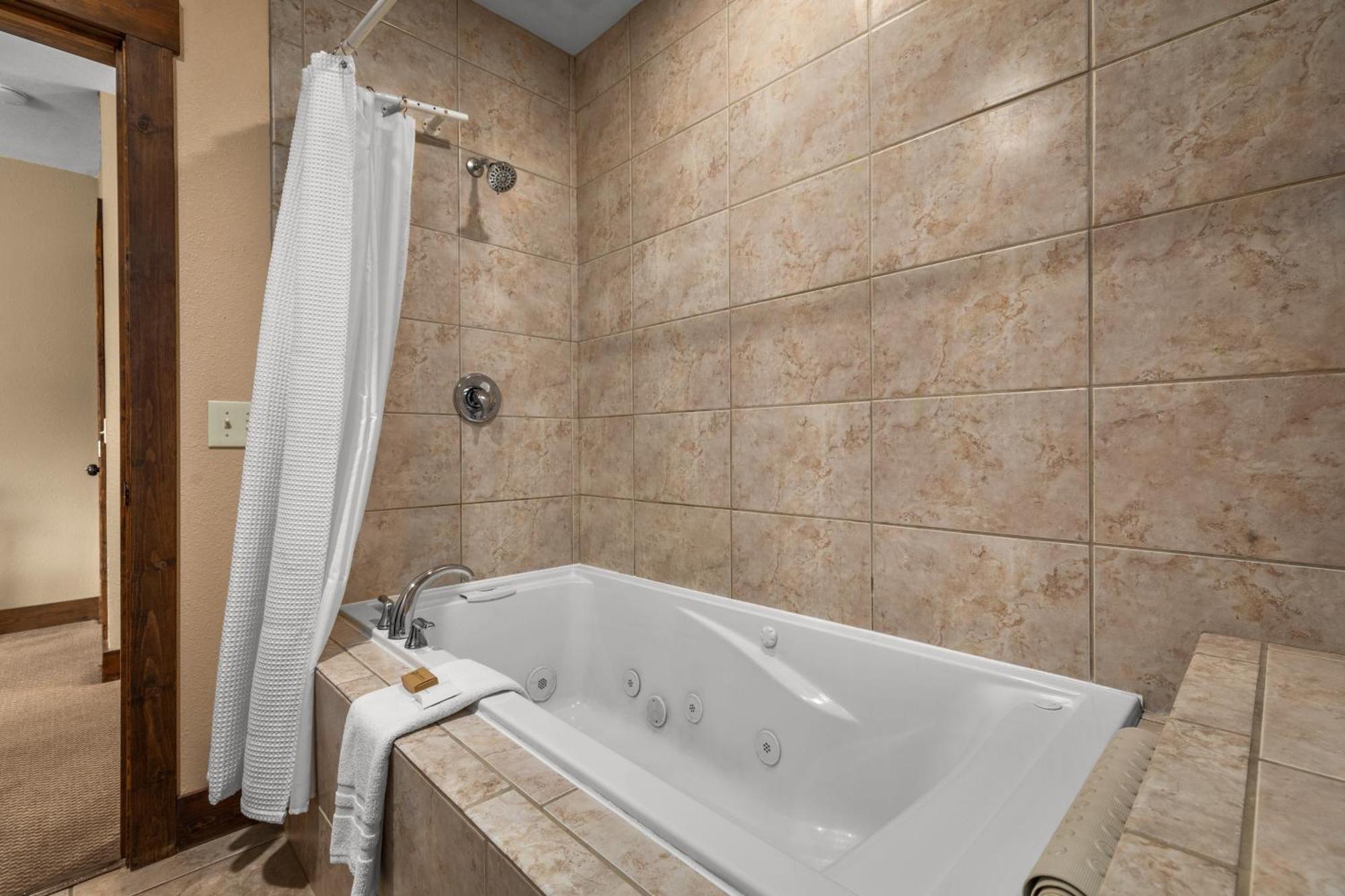 Duck Inn Lodge Уайтфиш Экстерьер фото